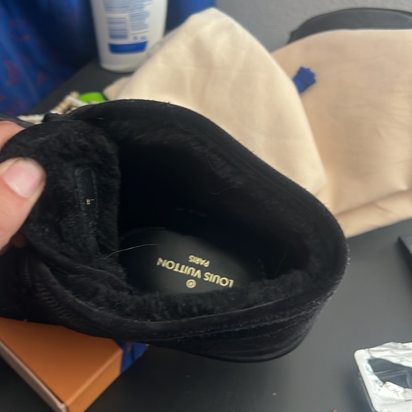 Luis Vuitton size 7 (US 8) - Picture 2 of 4